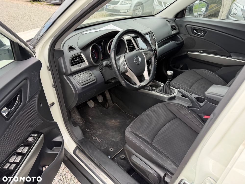 SsangYong/KGM Tivoli e-XGi 160 2WD Black+White - 23