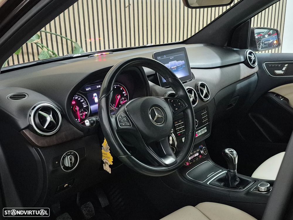 Mercedes-Benz B 180 d Style - 11