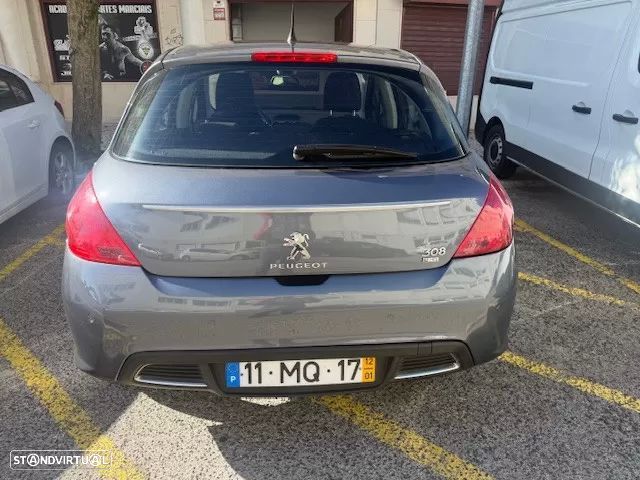 Peugeot e-308 - 12