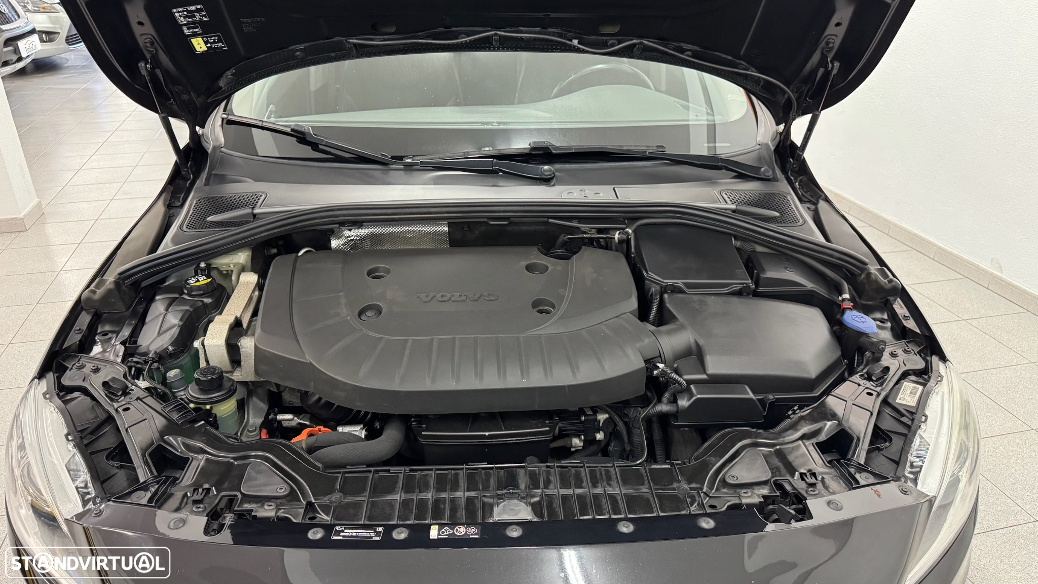 Volvo V60 2.4 D6 R-Design AWD Phev - 16