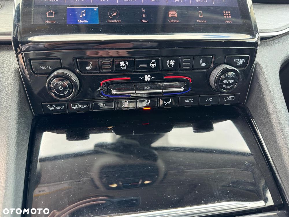 Jeep Grand Cherokee - 17