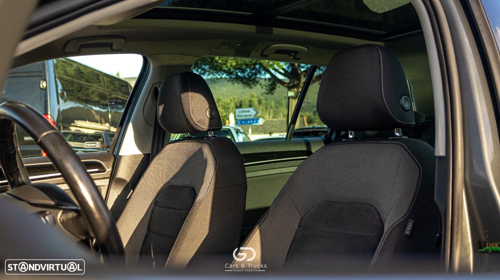 VW Golf Variant 2.0 TDi R-Line - 24