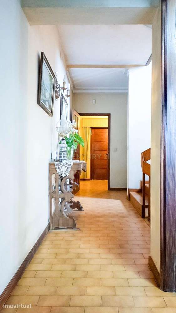 Moradia Isolada de 4 Frentes com Elevado Potencial em Penafiel - Grande imagem: 4/31