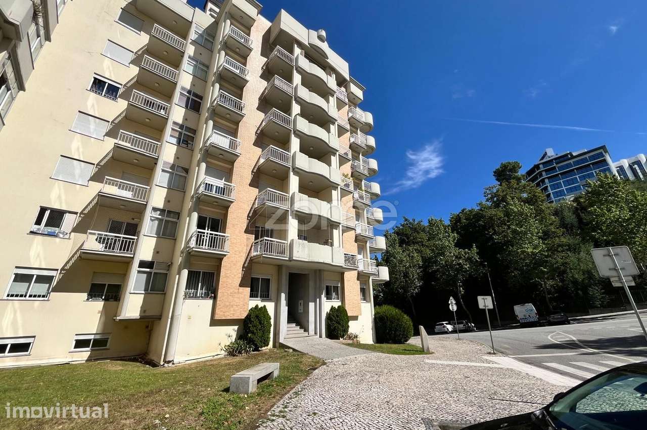 Extraordinário Apartamento T3 na Quinta do Bosque com suíte e varan...