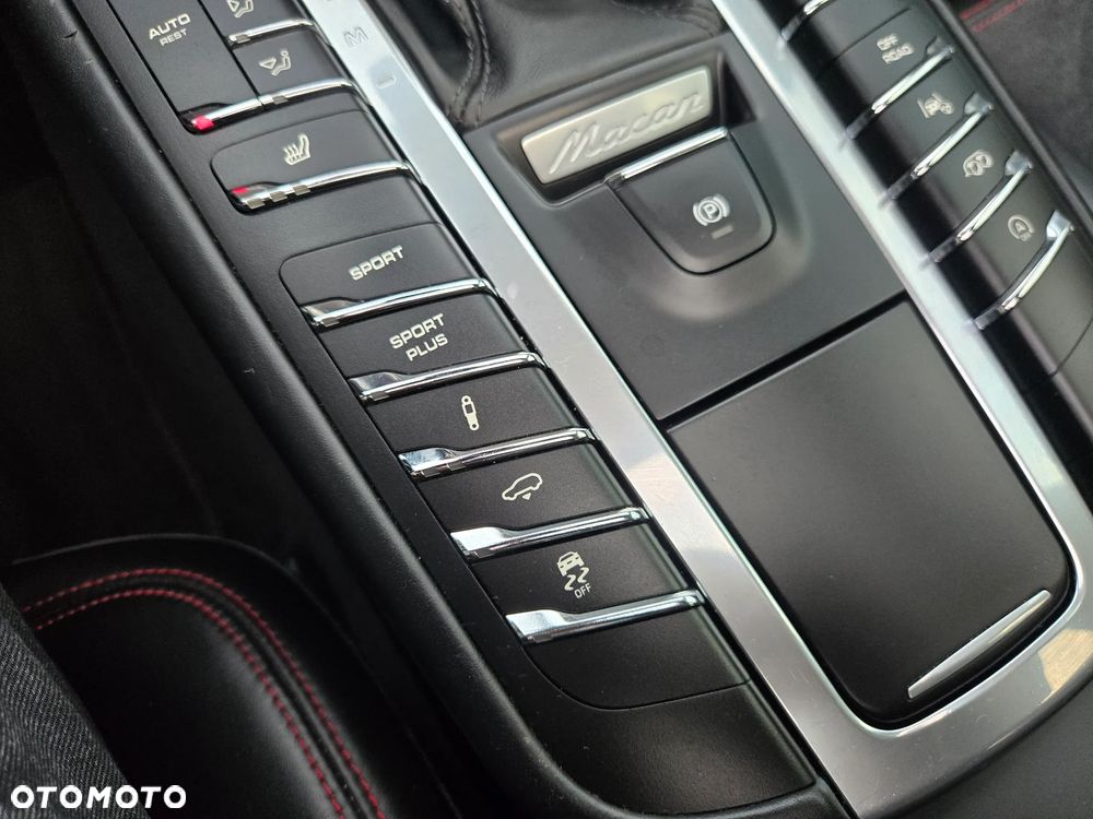 Porsche Macan GTS PDK - 38