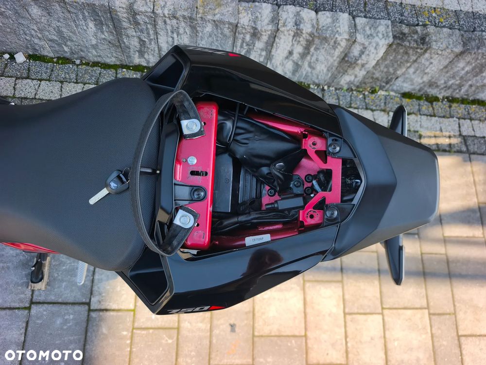 Honda Hornet - 32
