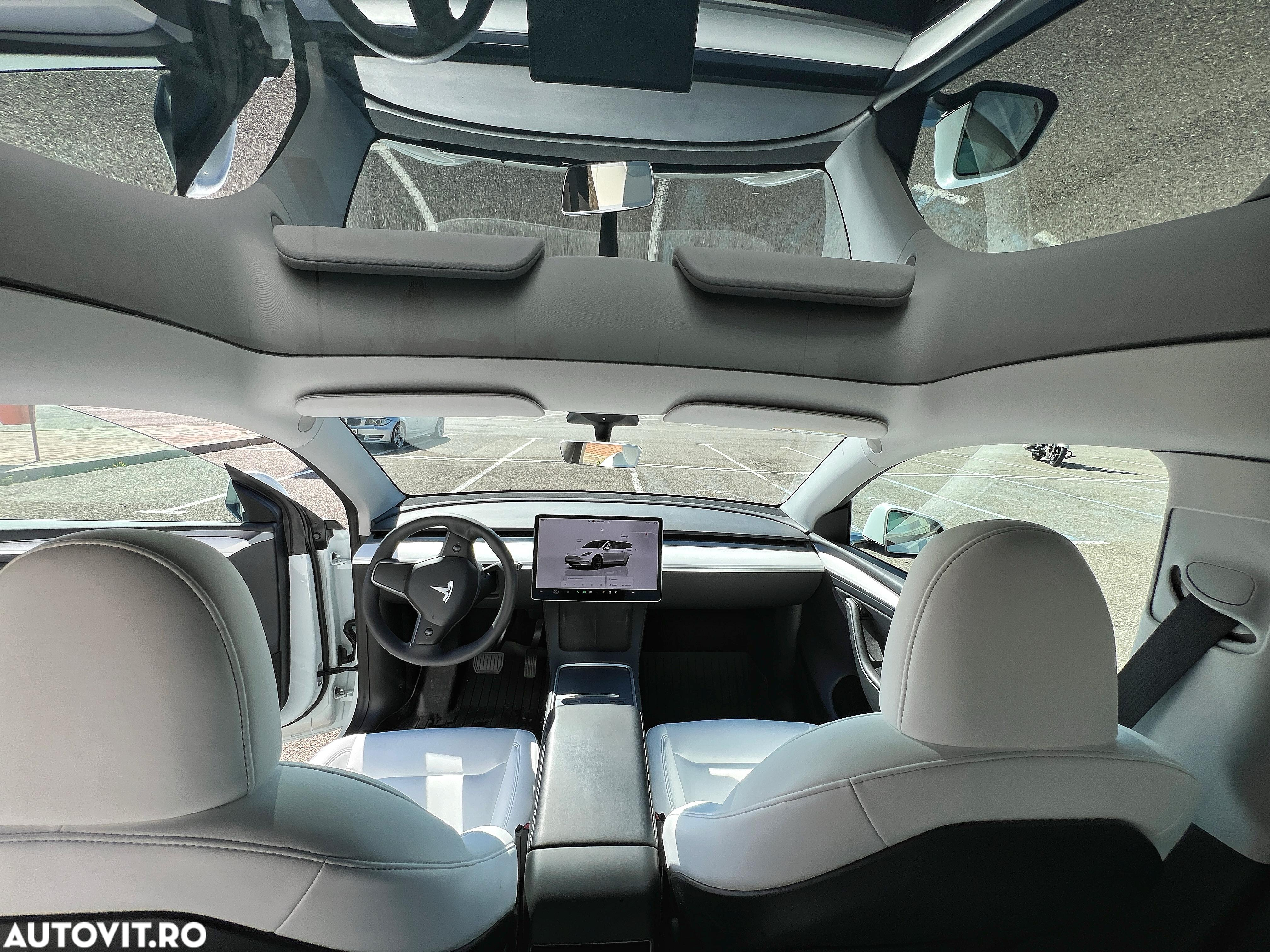 Tesla Model Y - 10