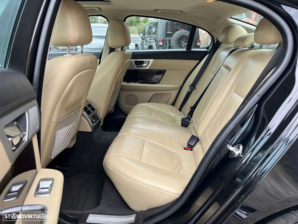 Jaguar XF 2.2 D Luxury - 50