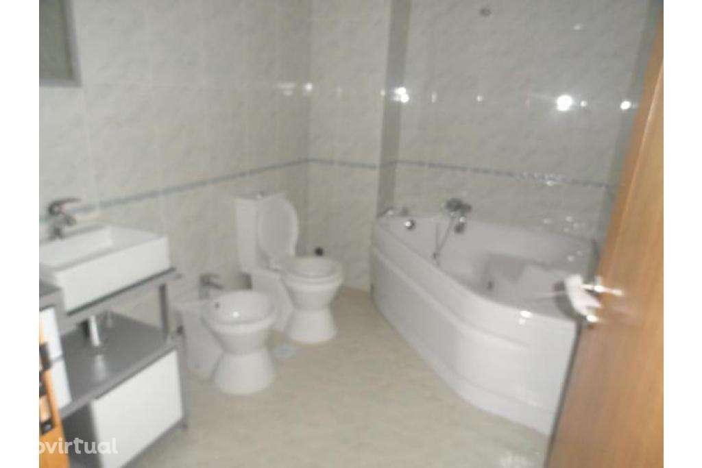 Moradias t4 como nova . vistas rio - Grande imagem: 5/6