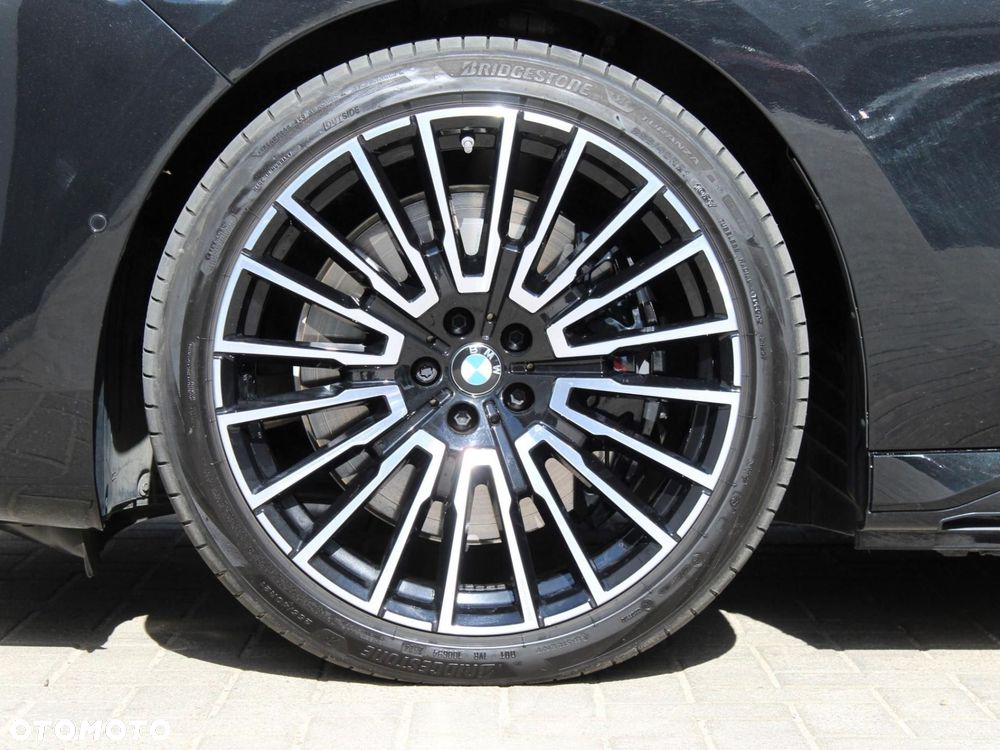 BMW i7 - 4