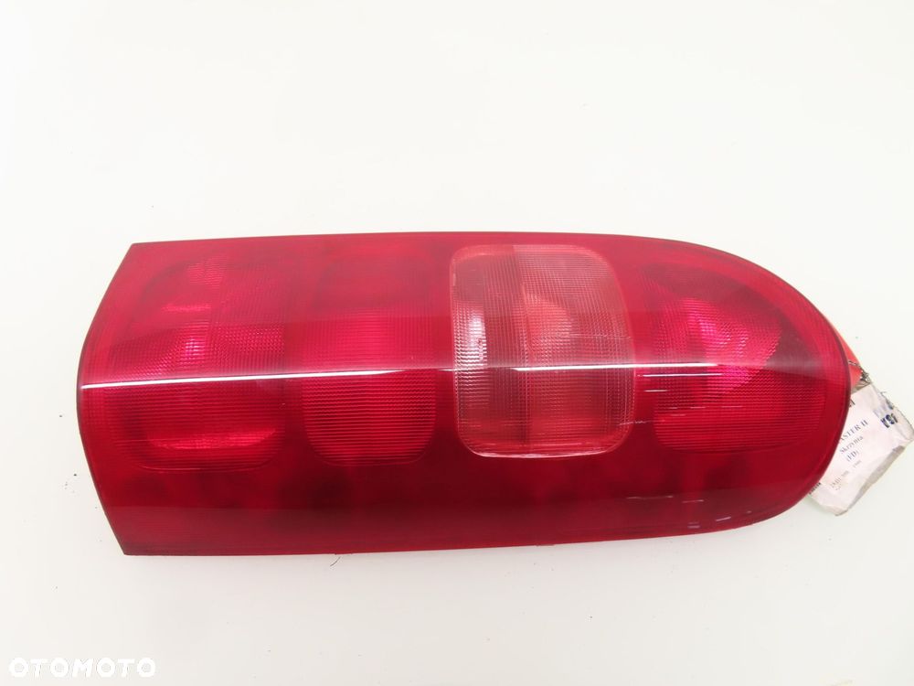 LAMPA PRAWA TYLNA RENAULT MASTER II - 1