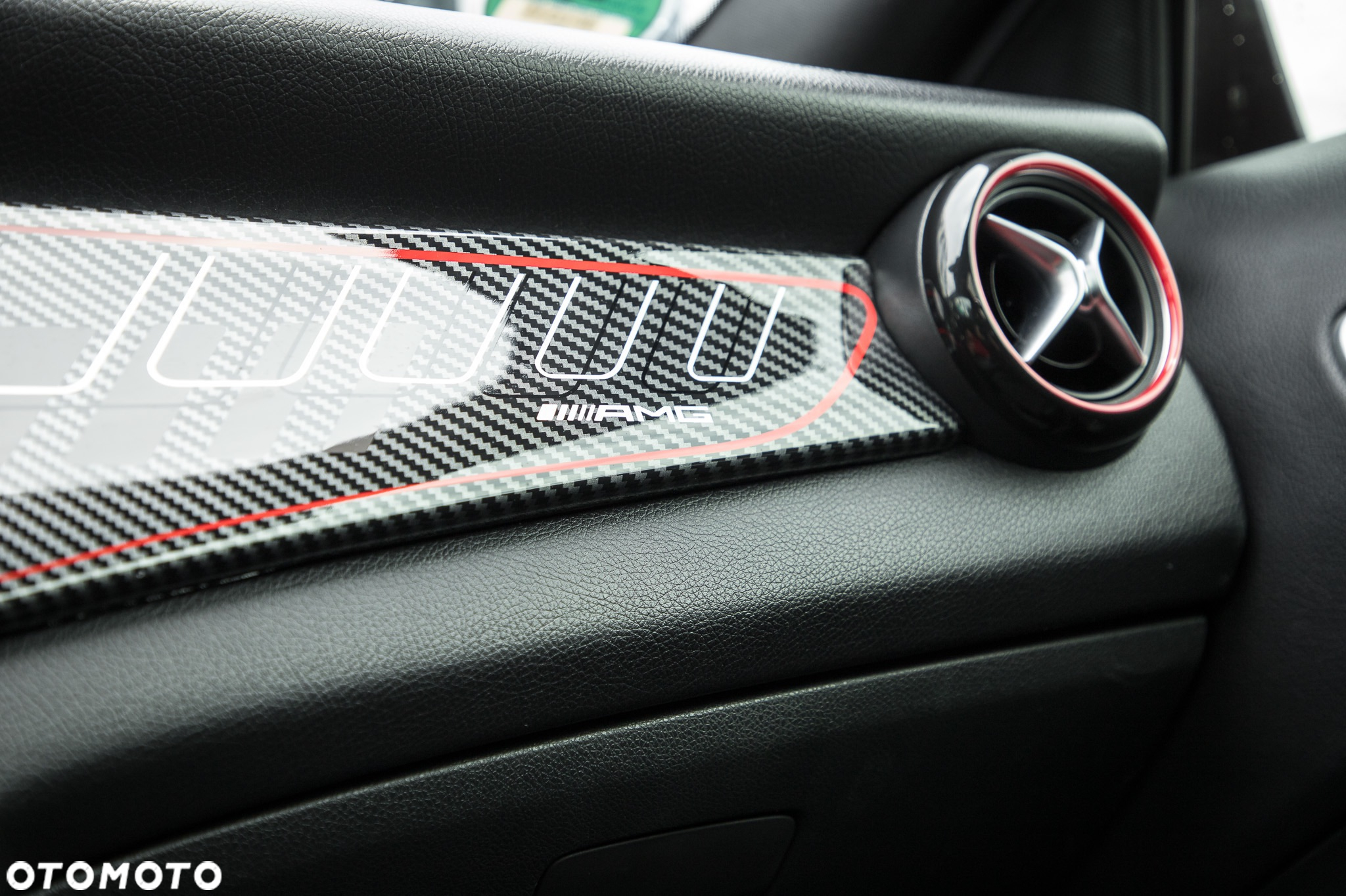 Mercedes-Benz GLA 200 7G-DCT AMG Line - 23