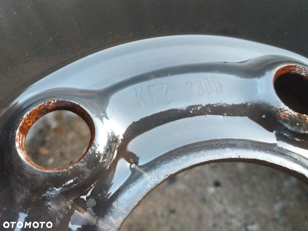 Koła Felgi 15 cali 5x114 kołpaki z oponami zimowymi Renault Megane - 15