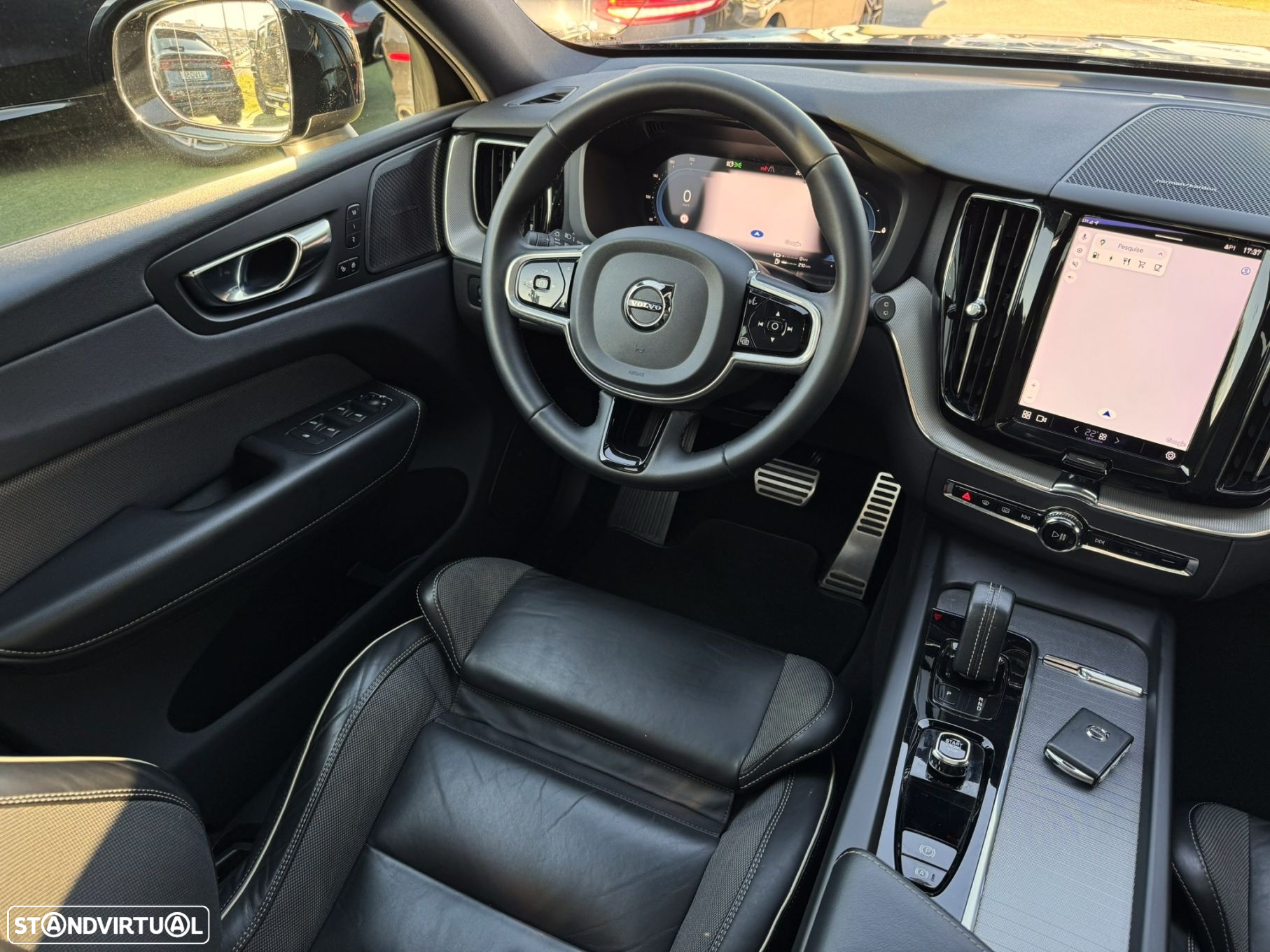 Volvo XC 60 2.0 T6 PHEV R-Design AWD - 28