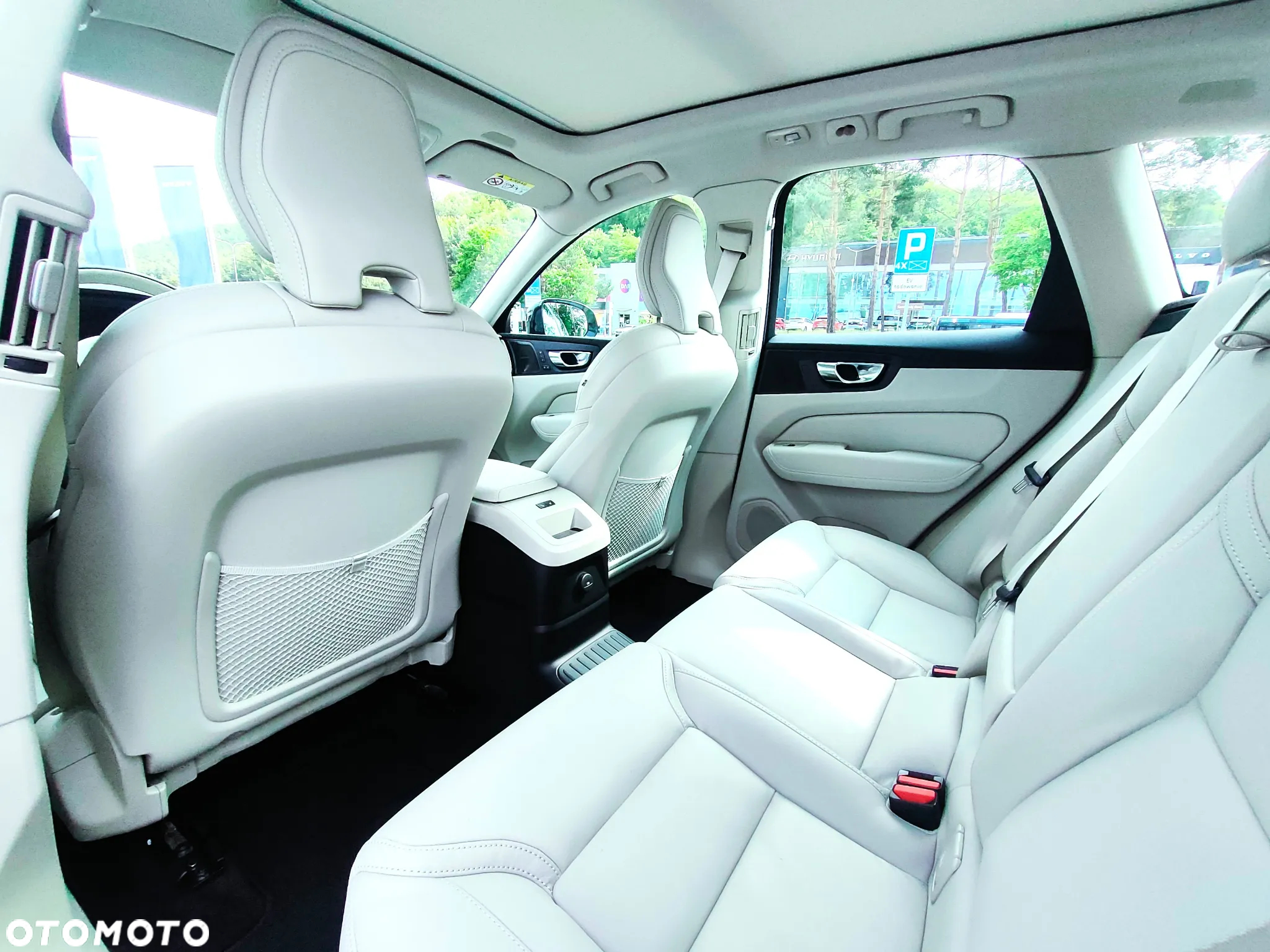 Volvo XC 60 T8 Plug-In Hybrid AWD Ultra Dark - 9