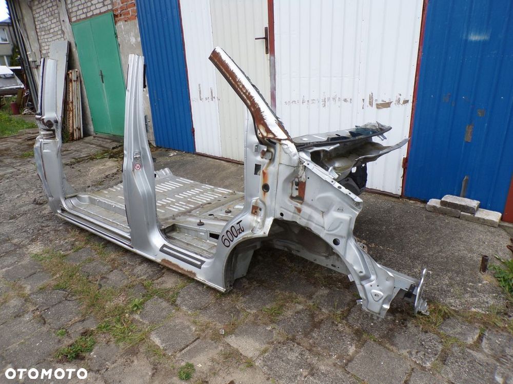 VW T5 CARAVELLE MULTIVAN 04- SŁUPEK PRAWY BOK PRAWY CIĘTY - 4