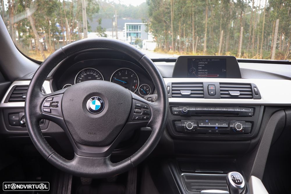 BMW 320 d xDrive Sport Line — fotografia 14