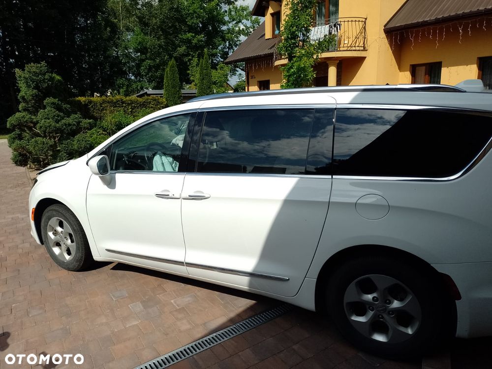 Chrysler Pacifica - 5