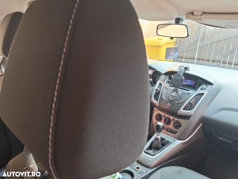 FORD Focus 2011 — imagine 5