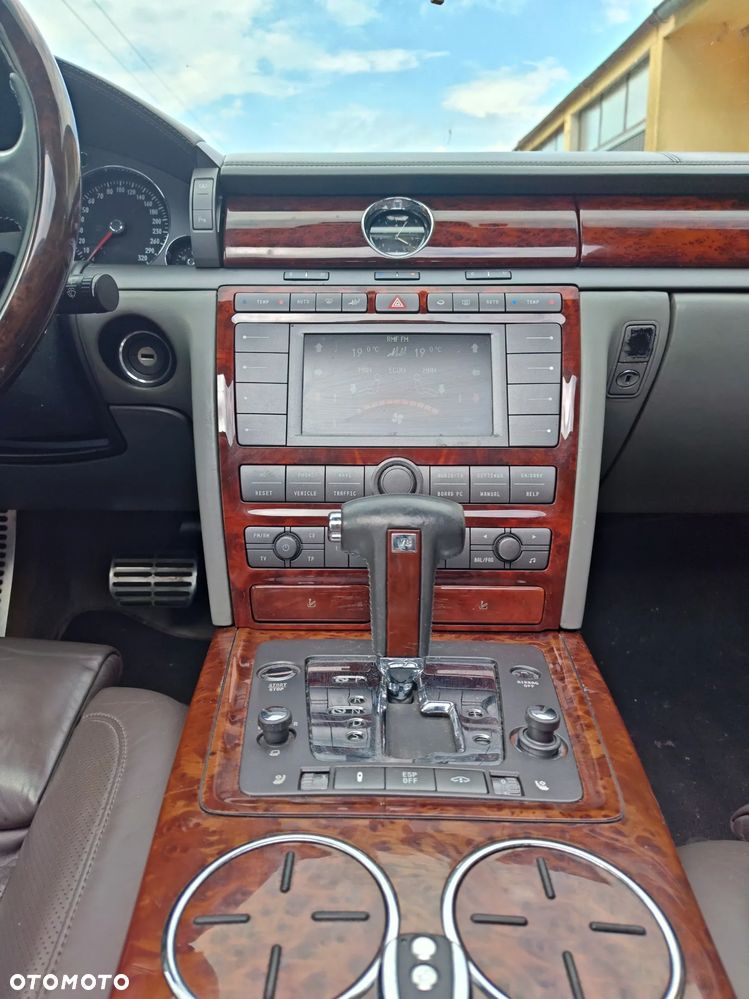 Volkswagen Phaeton 4.2 V8 4Mot (5 os.) - 22