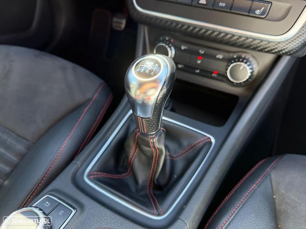 Mercedes-Benz A 180 AMG Line - 19