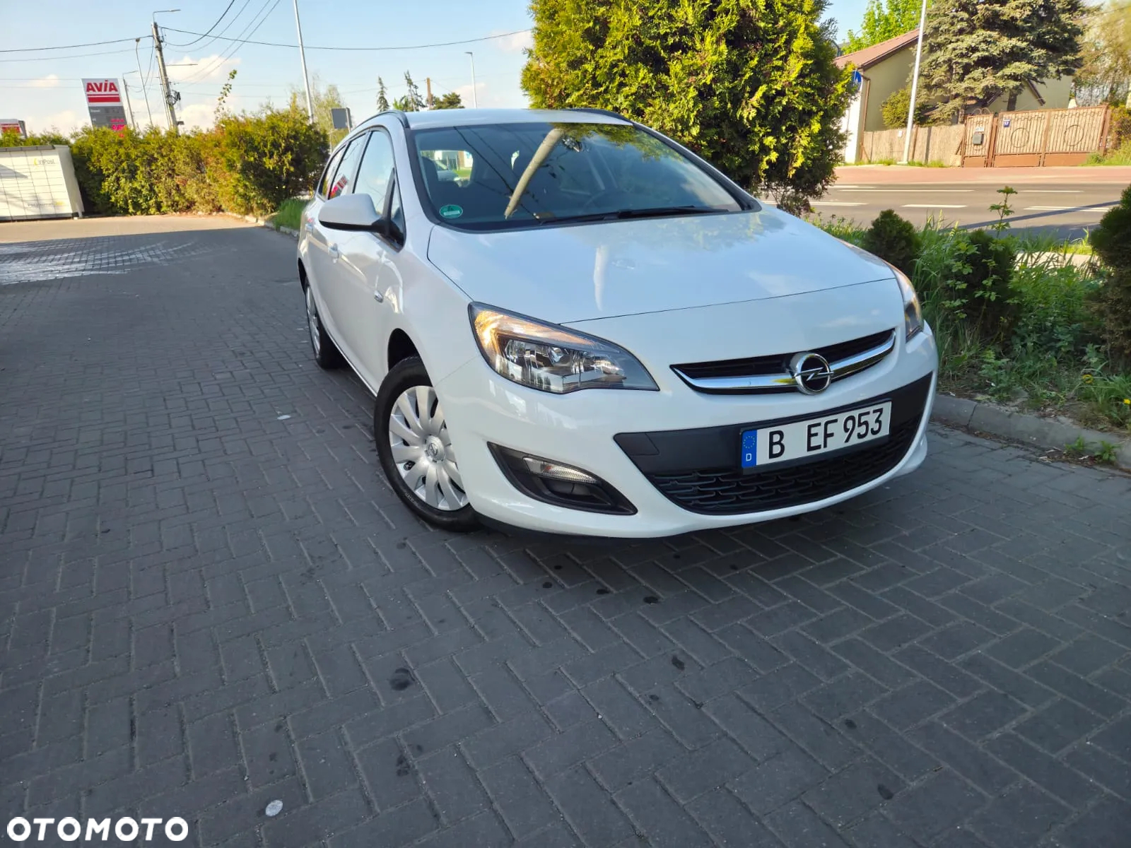 Opel Astra 1.6 Sports Tourer Design Edition - 2