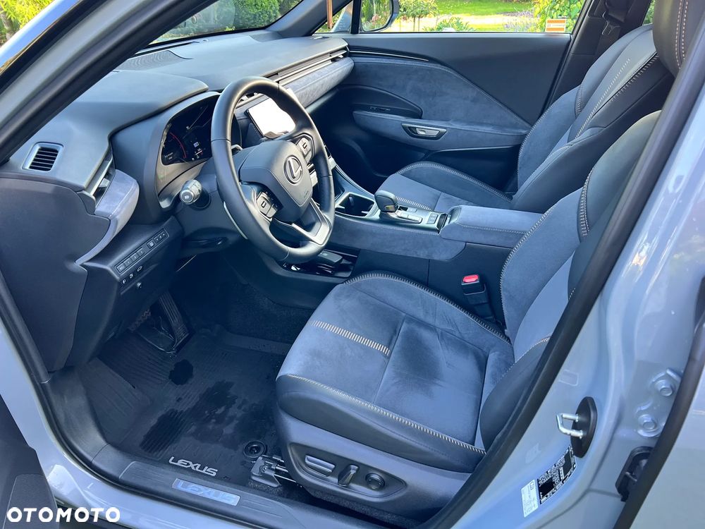 Lexus LBX 1.5 Hybrid Cool - 14