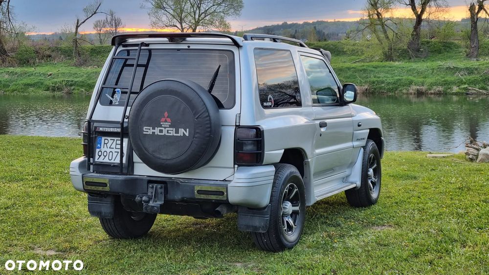 Mitsubishi Pajero - 4