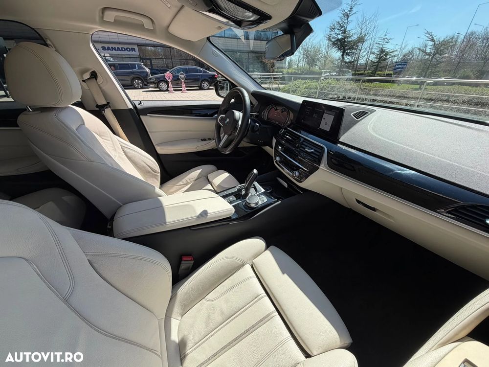 BMW Seria 5 530d xDrive AT - 33