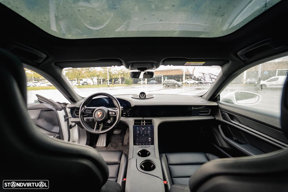 Porsche Taycan Cross Turismo 4 - 15