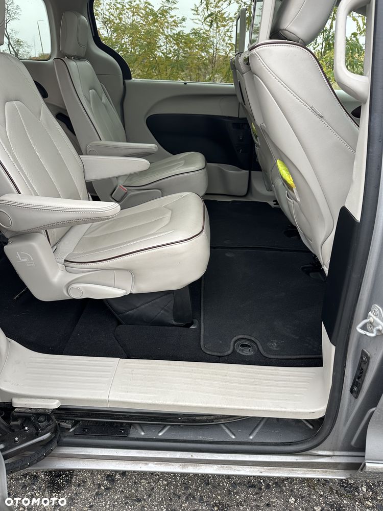 Chrysler Pacifica - 15