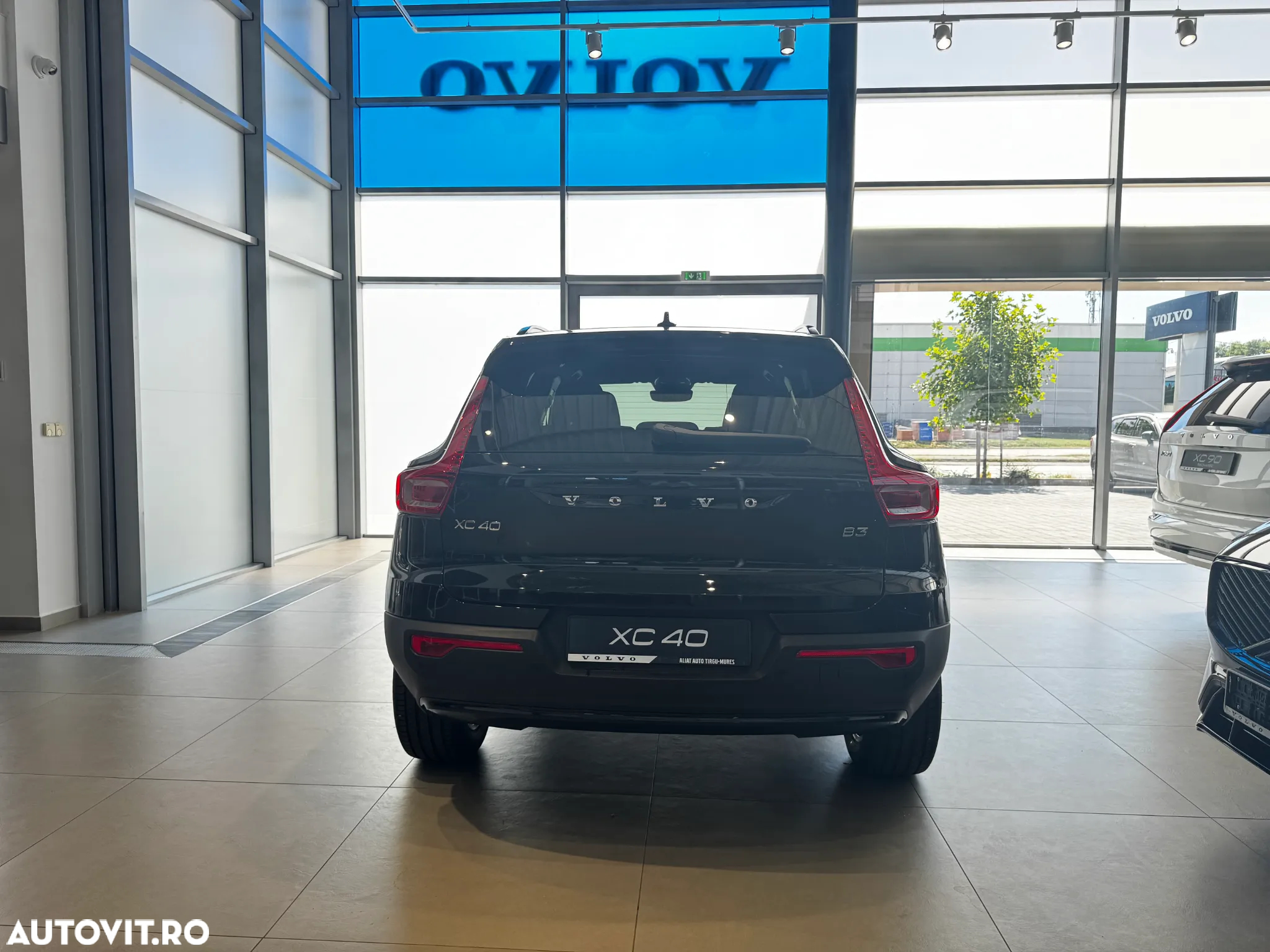 Volvo XC 40 B3 AT FWD MHEV Plus Dark - 7