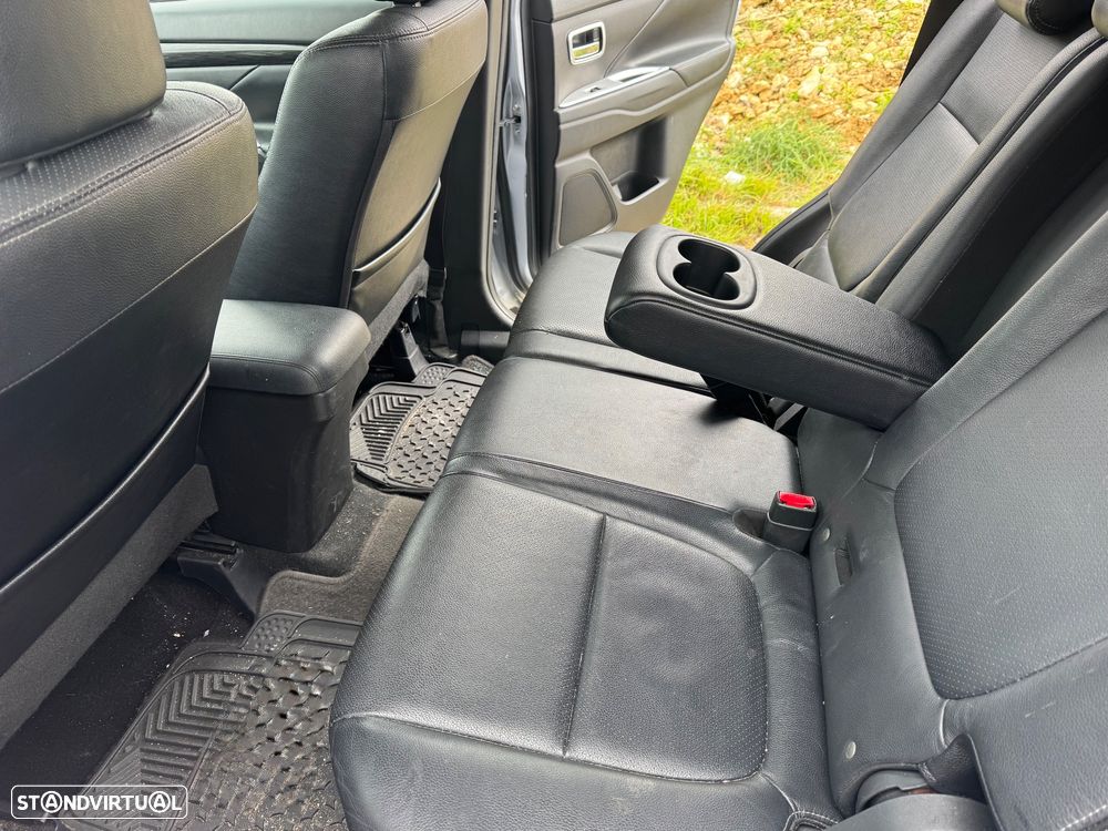 Mitsubishi Outlander 2.2 DI-D Instyle Navi - 20