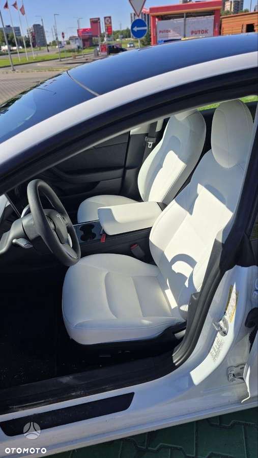 Tesla Model 3 - 7