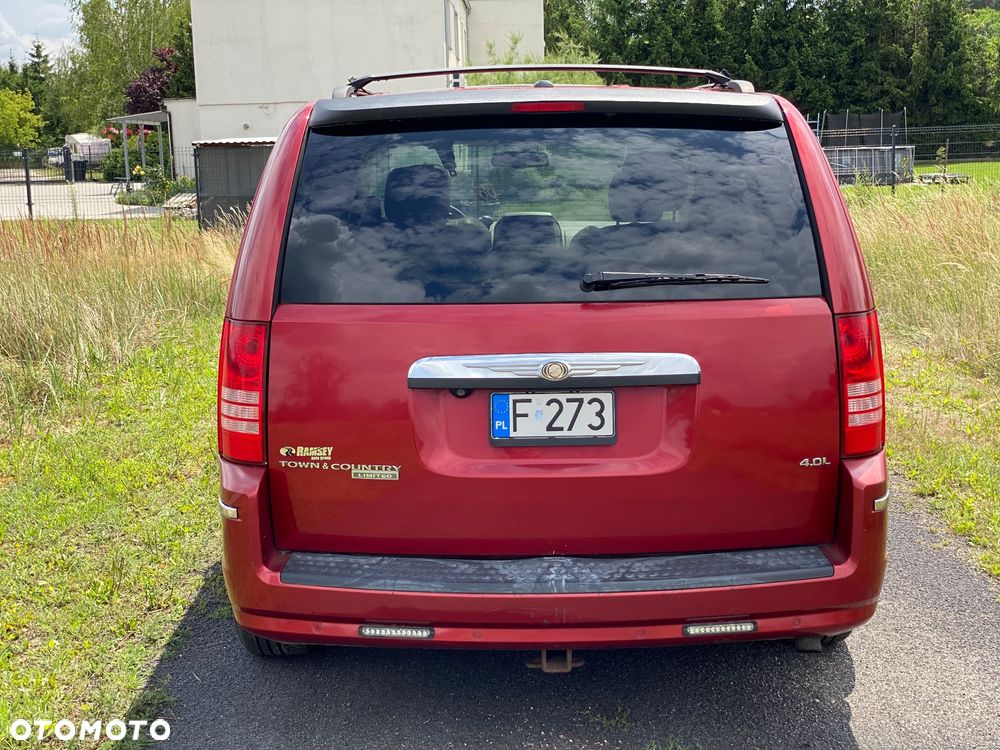 Chrysler Town & Country - 5