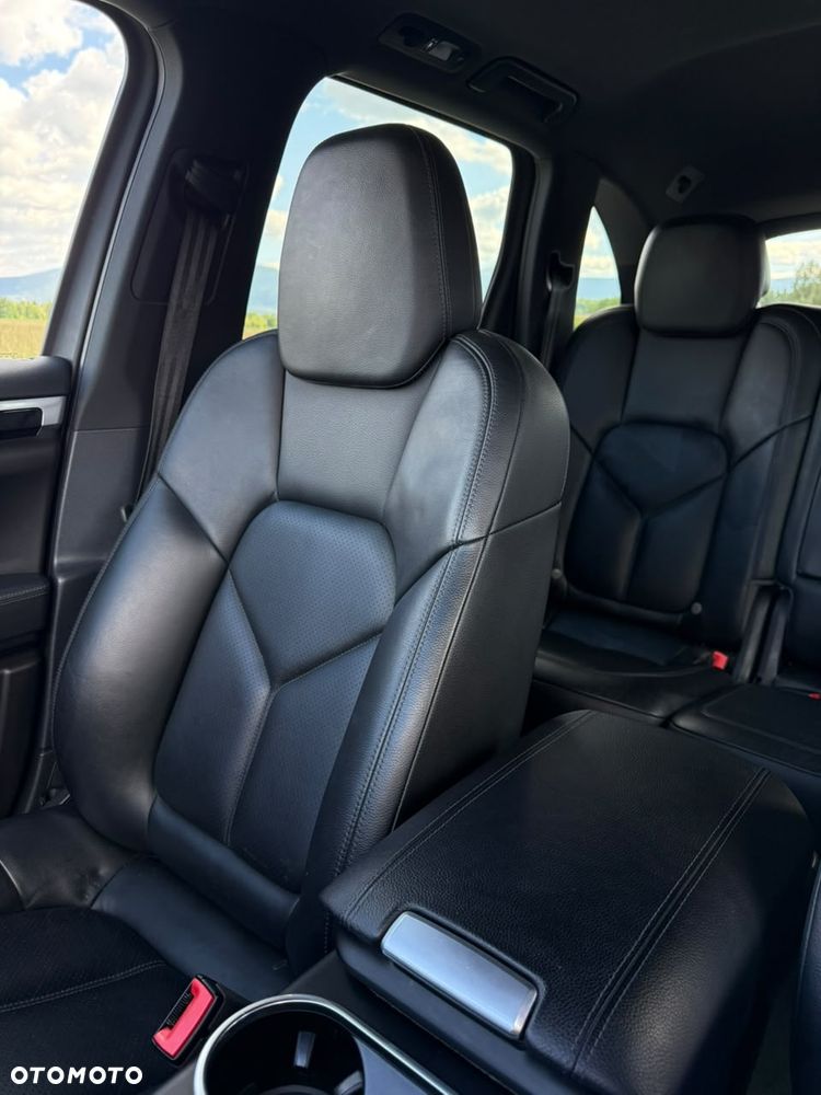 Porsche Cayenne Standard - 25