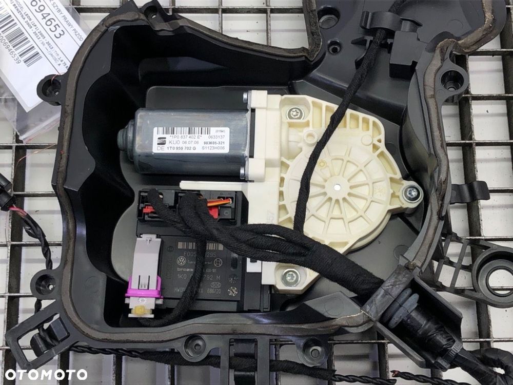PODNOŚNIK SZYBY PRAWY PRZÓD  SEAT LEON (1P1) 2005 - 2013 1.6 75 kW [102 KM] benzyna 2005 - 2012 - 3