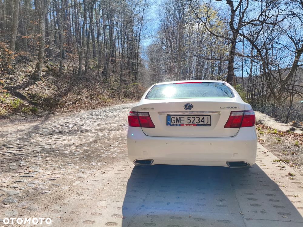 Lexus LS 600h L Prestige - 10
