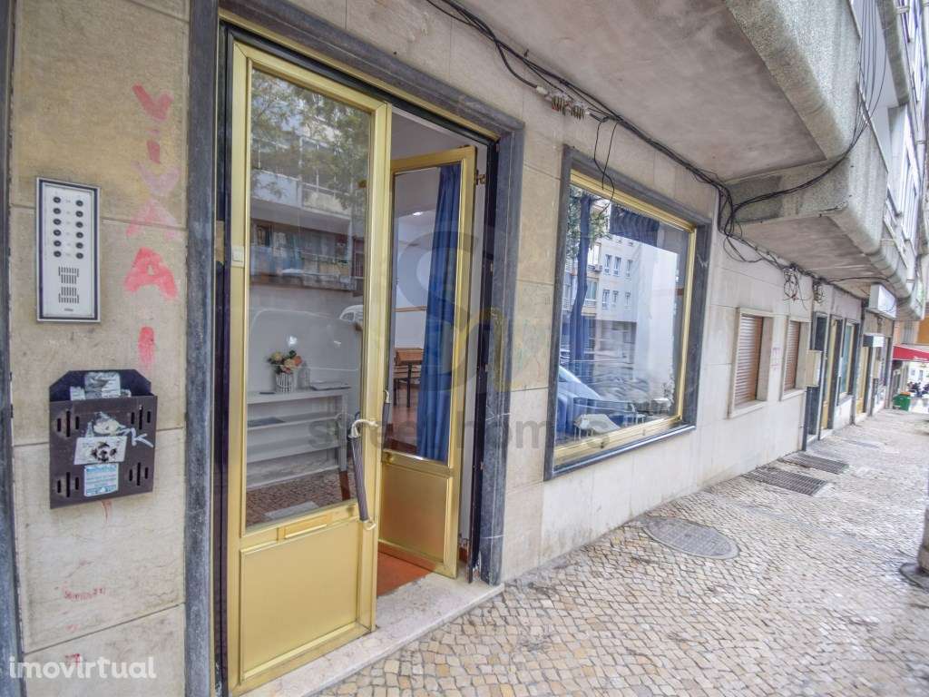 Loja com possibilidade de passar a habitação - Grande imagem: 2/23