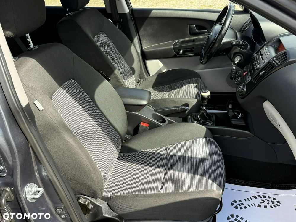 Kia Ceed - 28