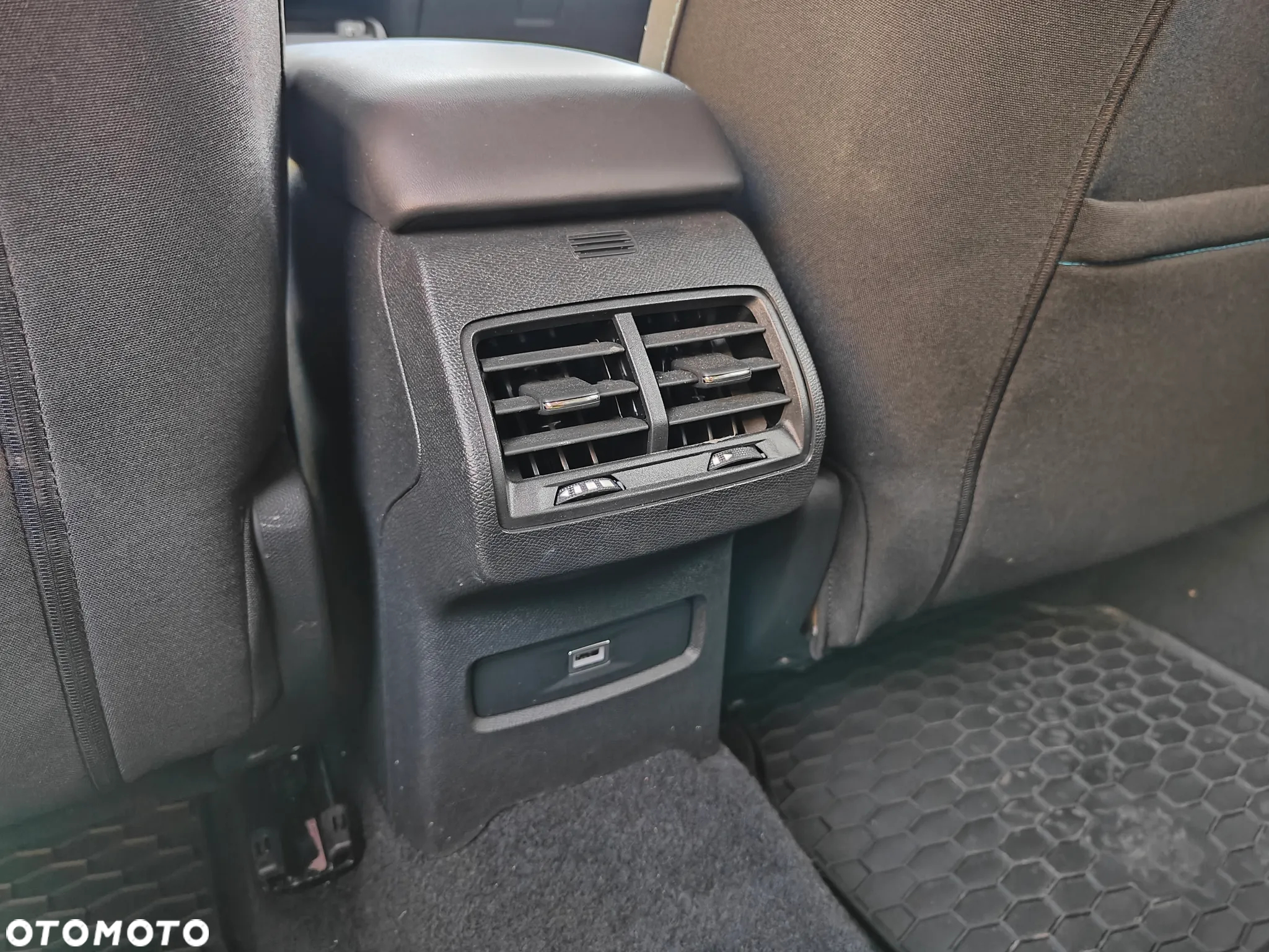 Citroën C4 BlueHDi 130 Stop&Start EAT8 SHINE - 27