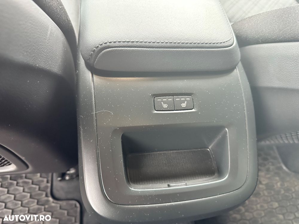 Volvo XC 60 B4 MHEV AT8 FWD Momentum Pro - 11