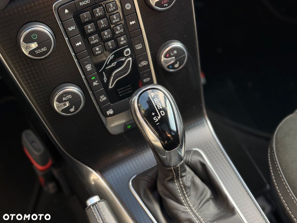 Volvo V40 D3 Geartronic RDesign - 28