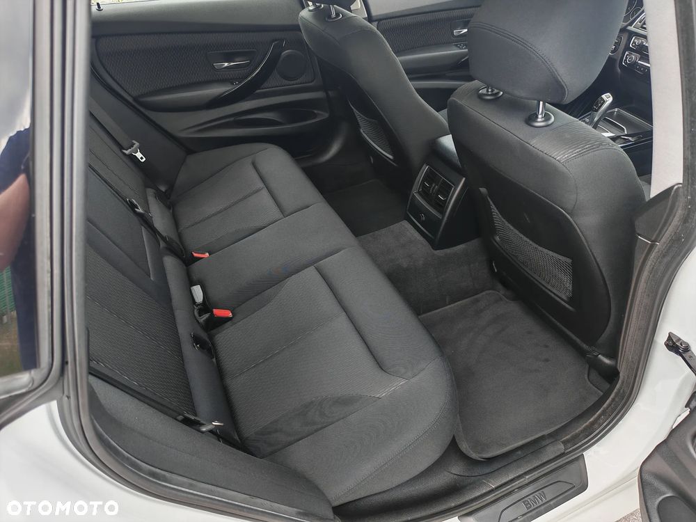 BMW 3GT 320d Advantage - 29