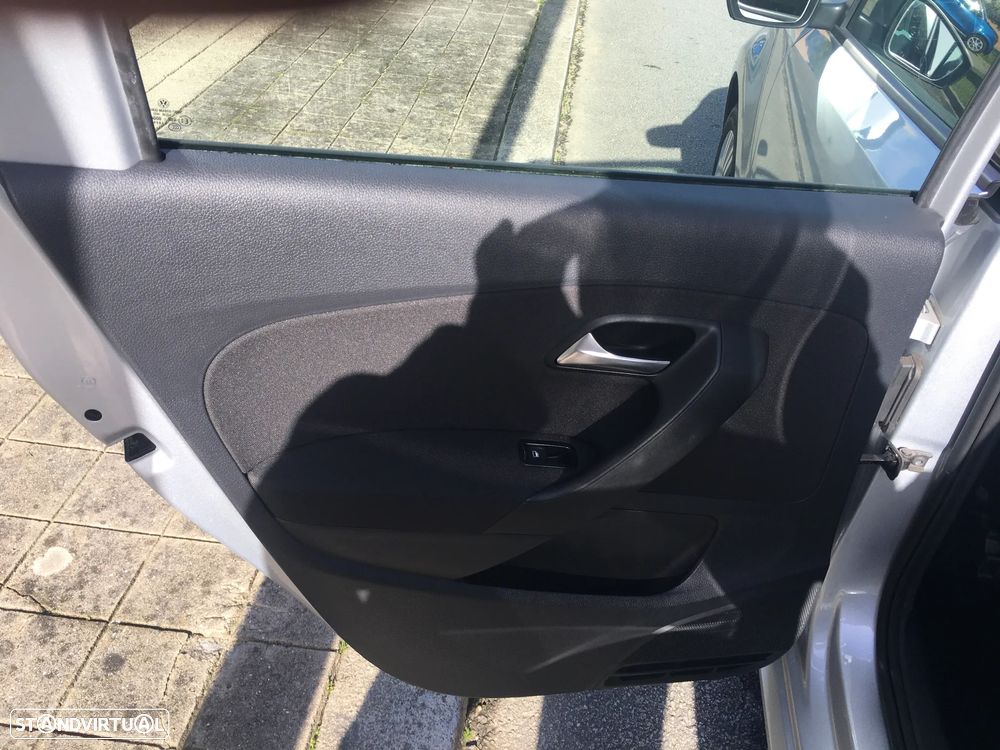 VW Polo 1.0 (Blue Motion ) Comfortline - 9