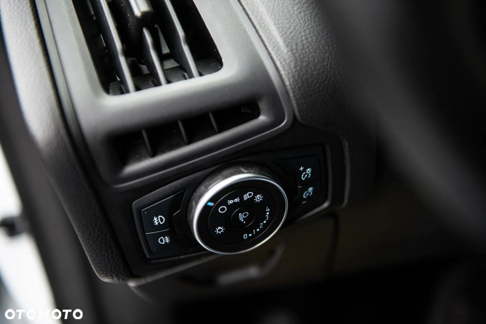 Ford Focus 1.5 EcoBlue Start-Stopp-System TITANIUM STYLE - 33