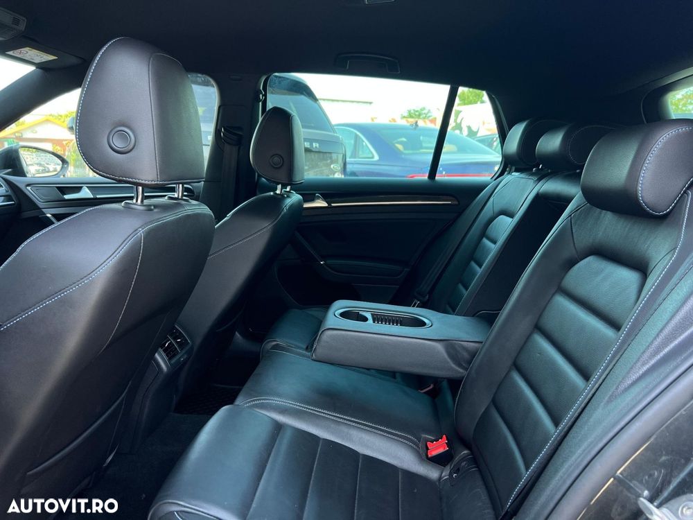 Volkswagen Golf - 29