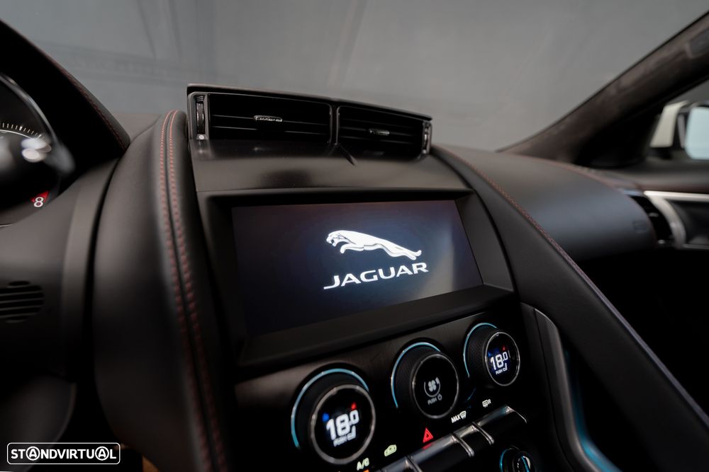 Jaguar F-Type 2.0 i4 Chequered Flag - 12