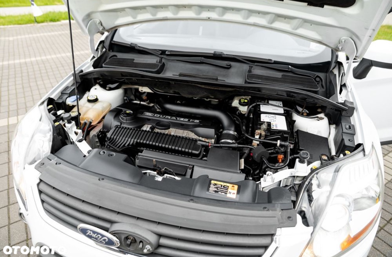 Ford Kuga 2.5 4x4 Titanium - 36