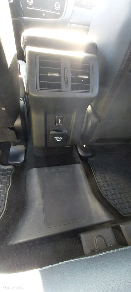 Mitsubishi Outlander - 9
